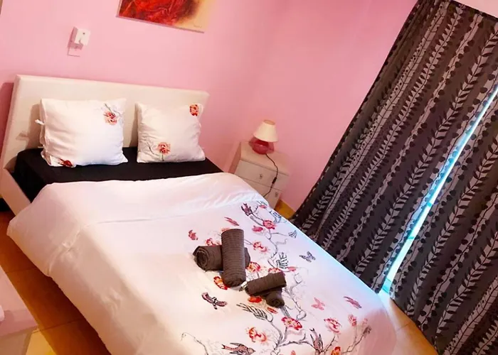 Front شقة لارنكا